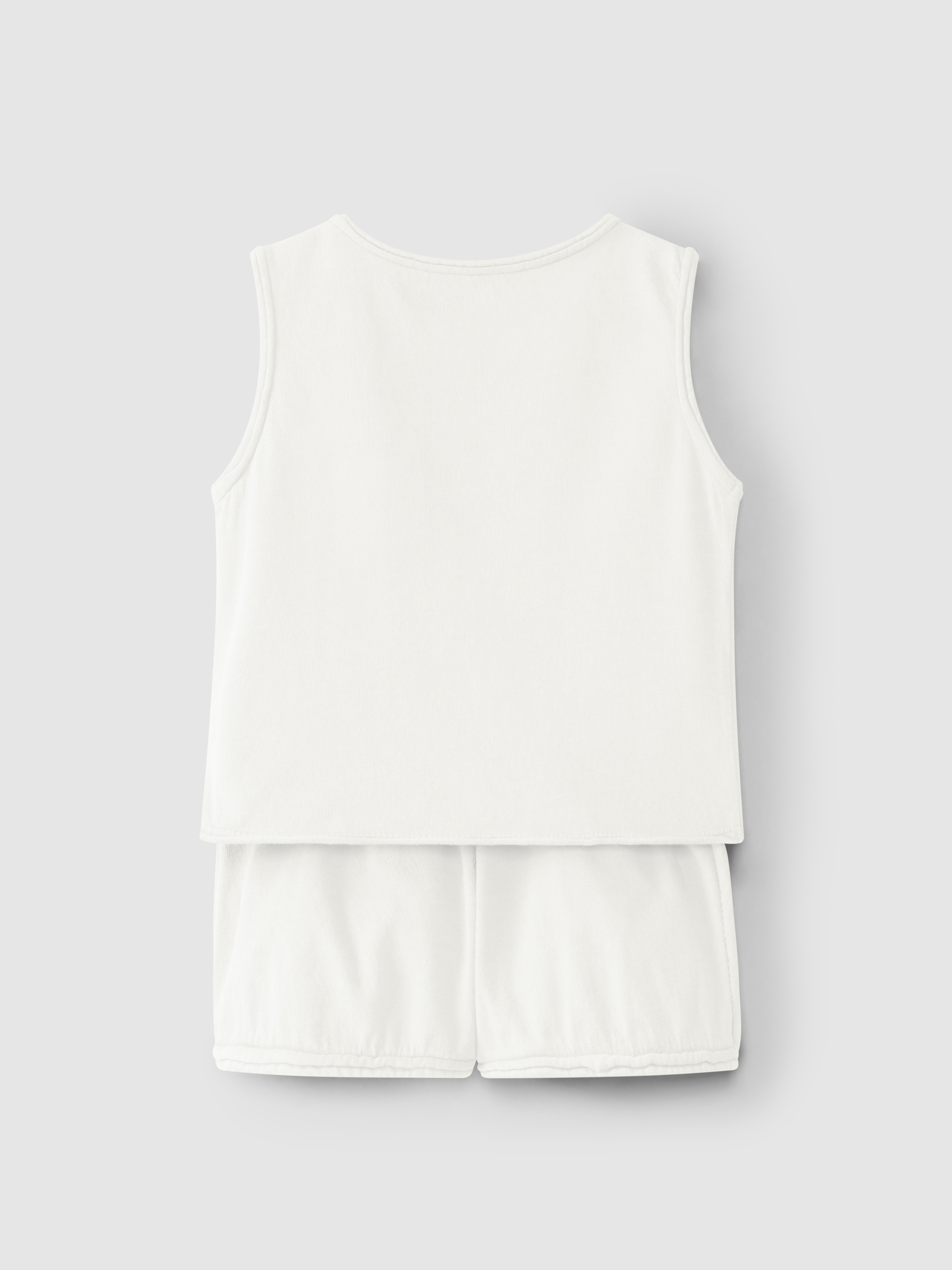 Ensemble composé d’un singlet et d’un short