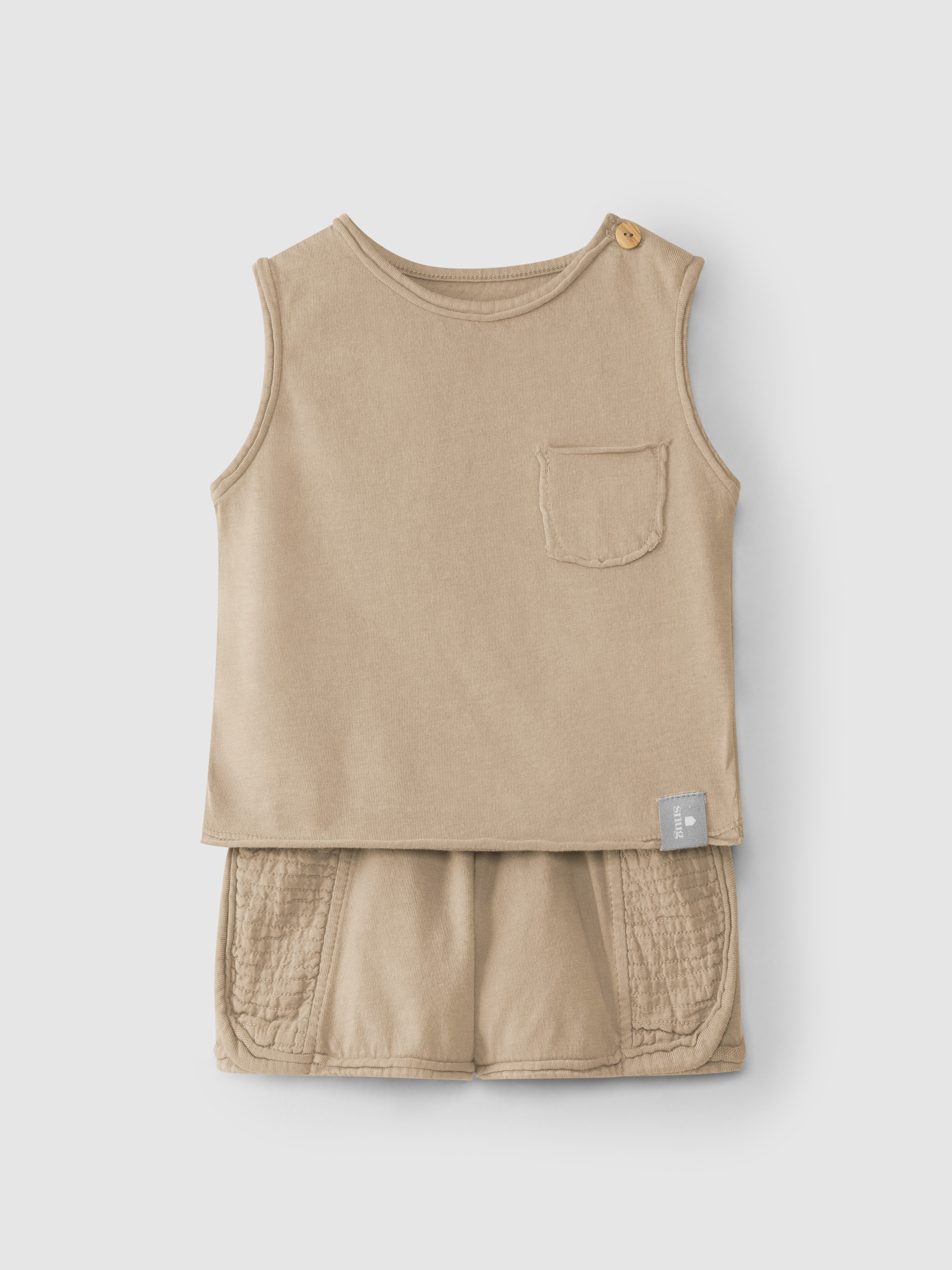 Ensemble composé d’un singlet et d’un short