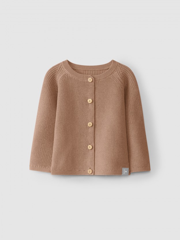 Knitted cardigan pearl stitch