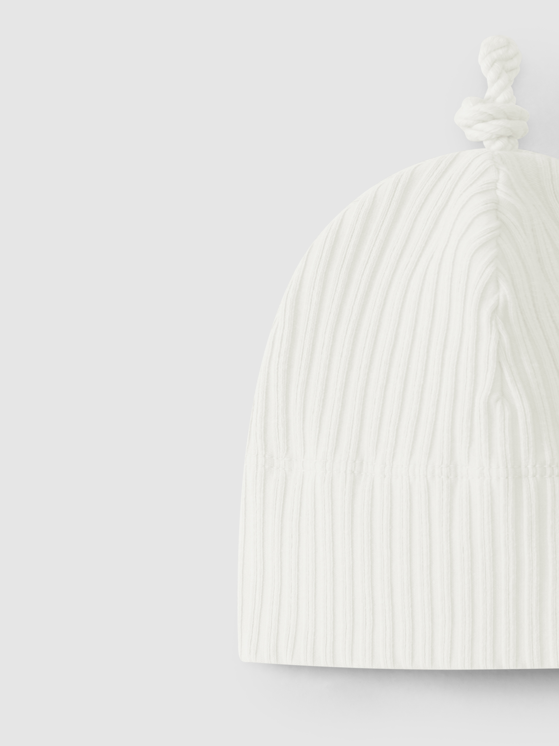 Bonnet avec nœud en maille cannelée