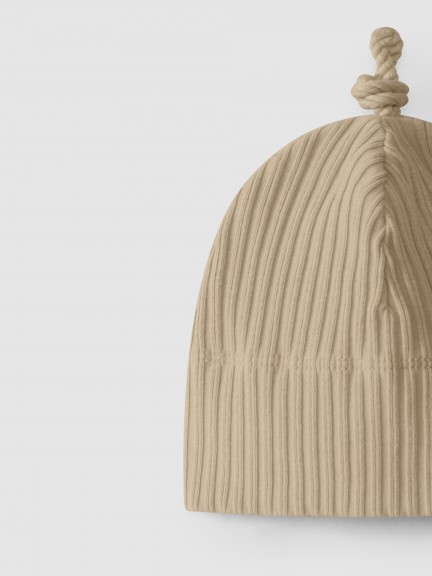 Gorro acanalado con nudo Gorro acanalado con nudo