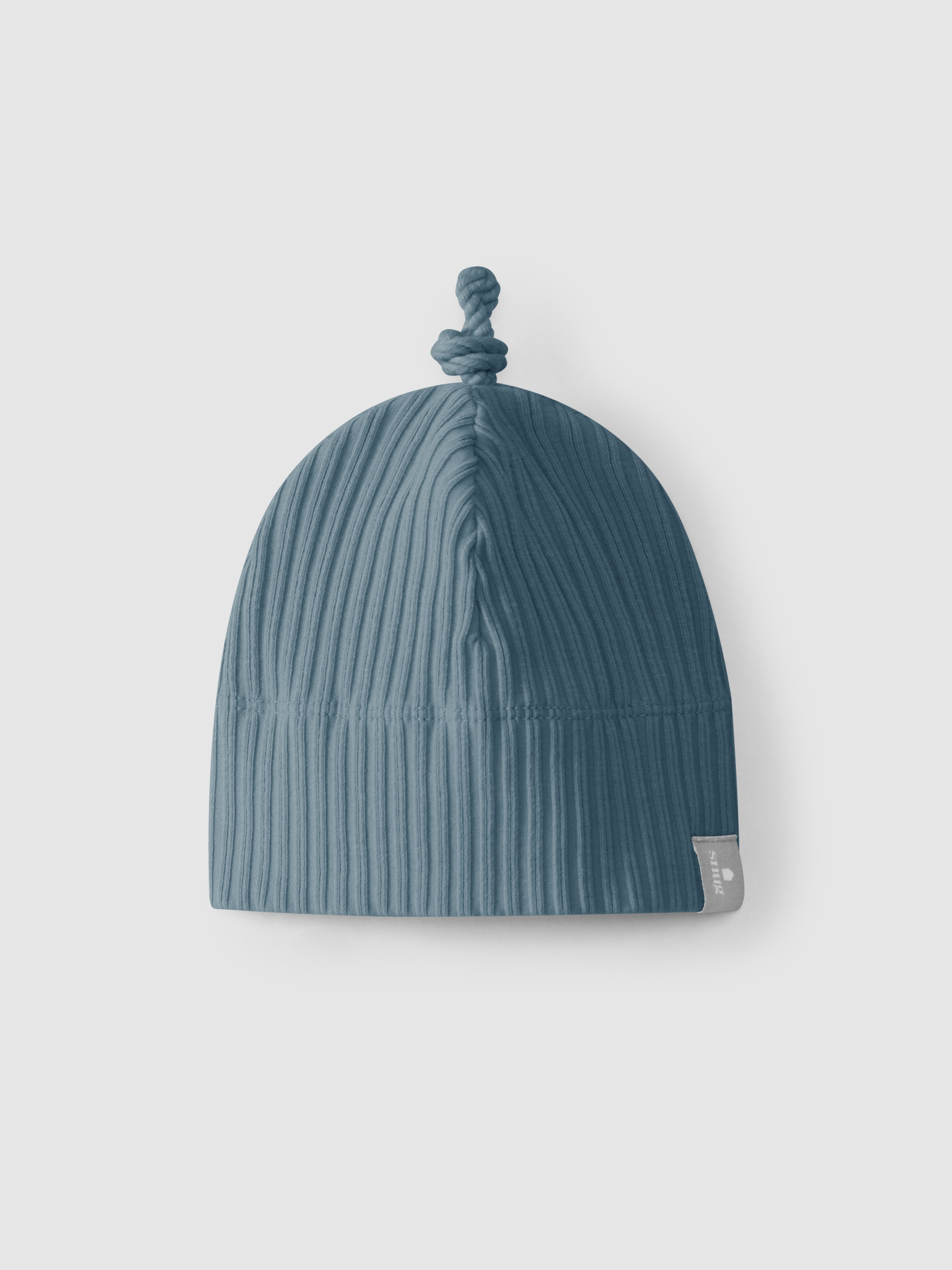 Gorro acanalado con nudo
