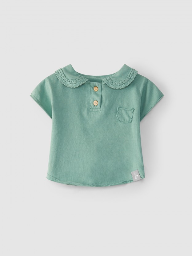 Polo con cuello de encaje de crochet Polo con cuello de encaje de crochet