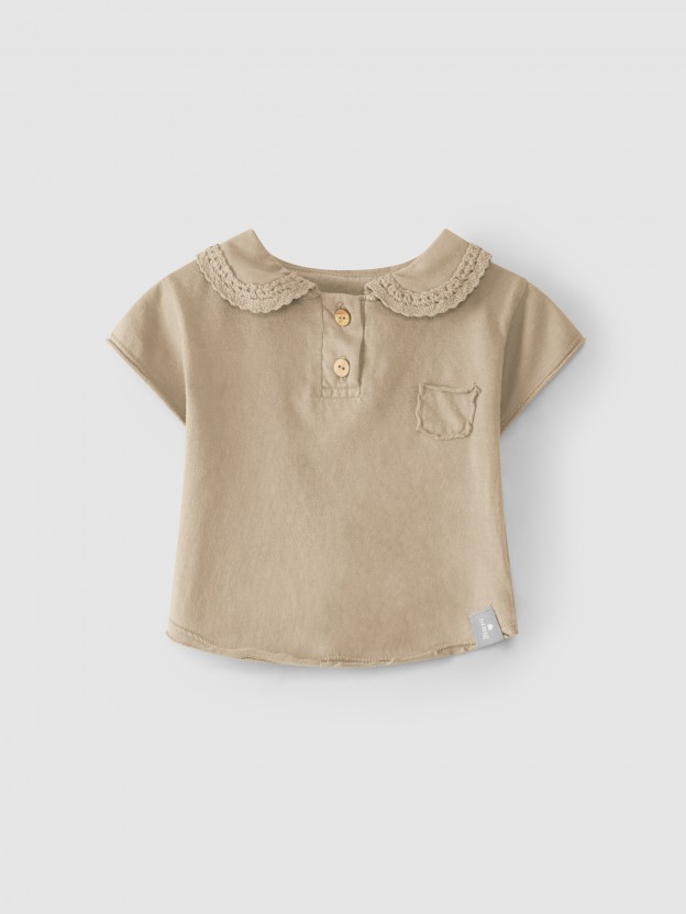 Polo con cuello de encaje de crochet Polo con cuello de encaje de crochet