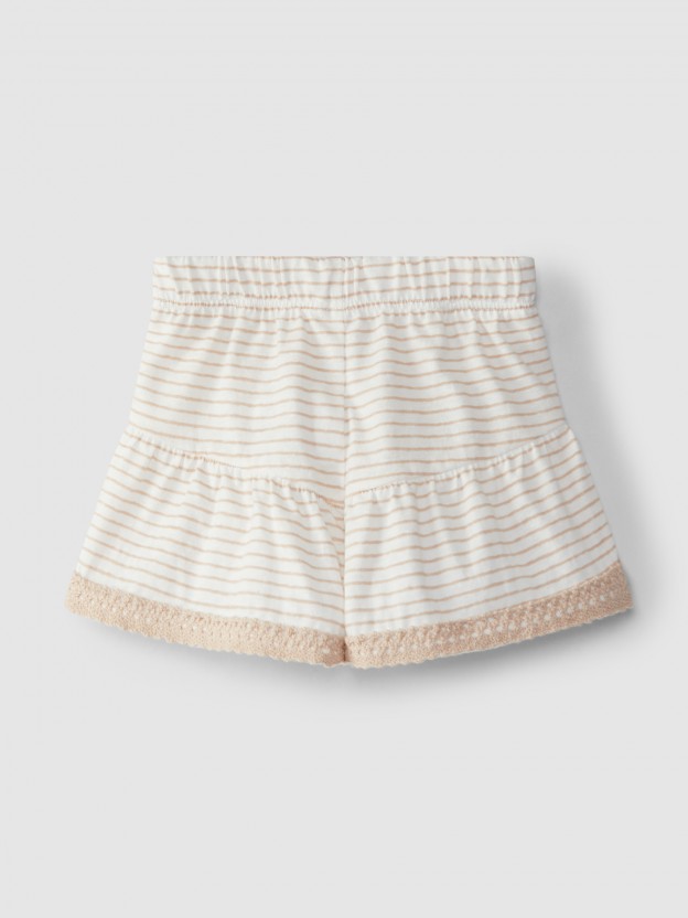 Striped pull-up shorts and crochet ribbon Striped pull-up shorts and crochet ribbon