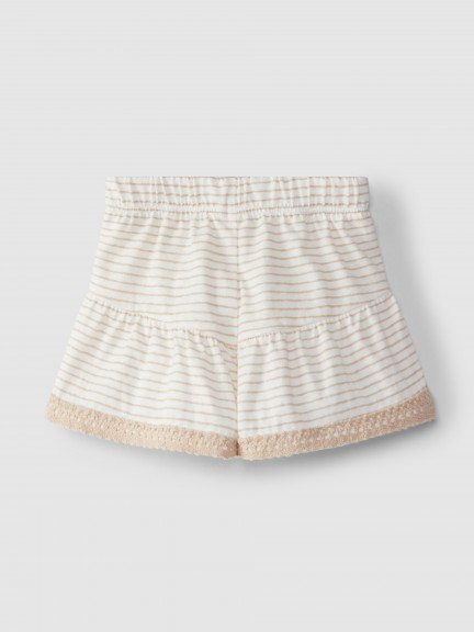 Striped pull-up shorts and crochet ribbon Striped pull-up shorts and crochet ribbon