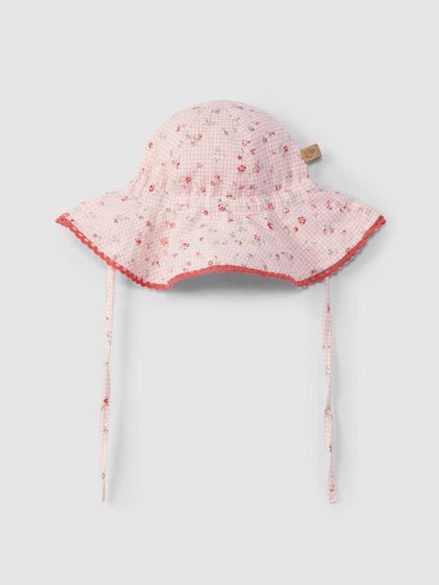 Hat in vichy plaid with flowers