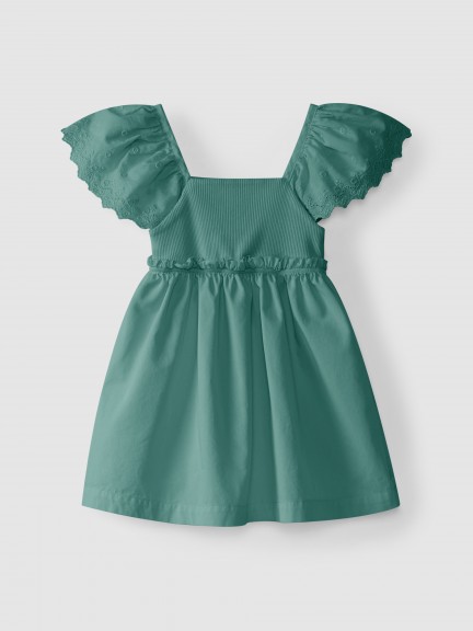 Vestido mangas en bordado ingl�s.