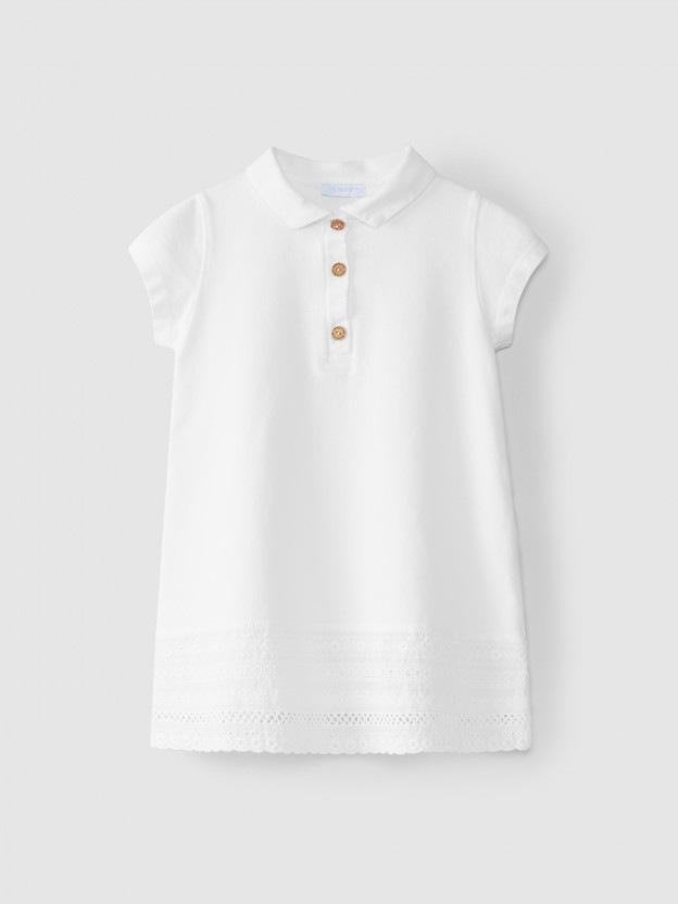 Robe en piqu� et broderie anglaise
