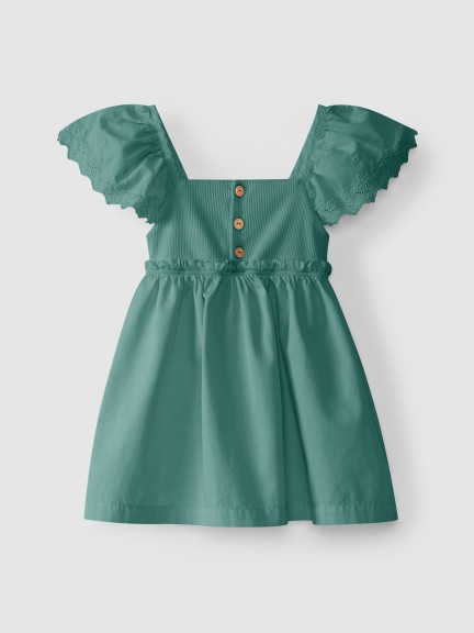 Vestido mangas en bordado inglés. Vestido mangas en bordado inglés.