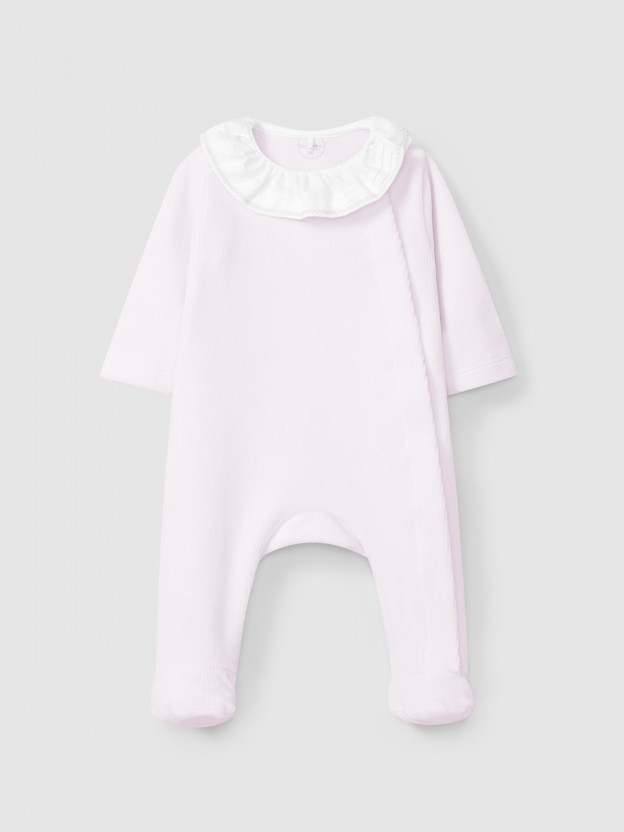 Babygrow velours à col à volant avec broderie Babygrow velours à col à volant avec broderie