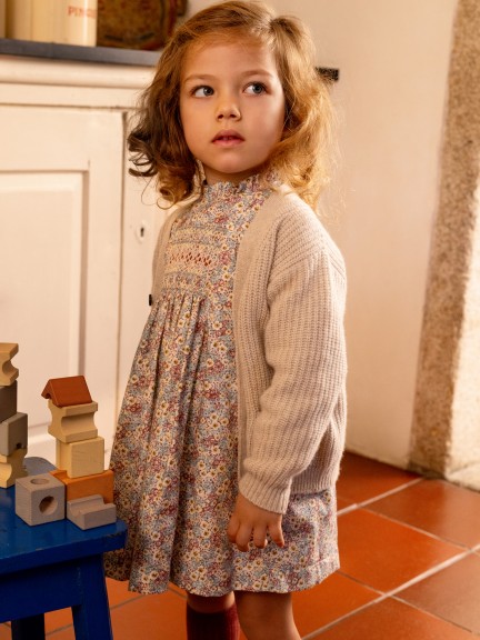 Vestido floral con smocks Vestido floral con smocks