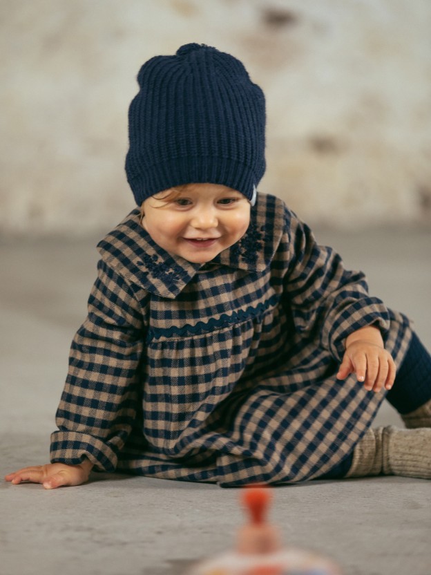 Plaid dress with embroidered collar in wool yarn Plaid dress with embroidered collar in wool yarn