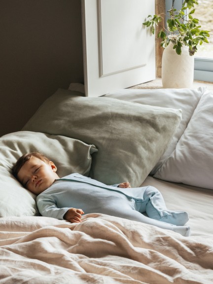 Babygrow sem gola risca fina Babygrow sem gola risca fina