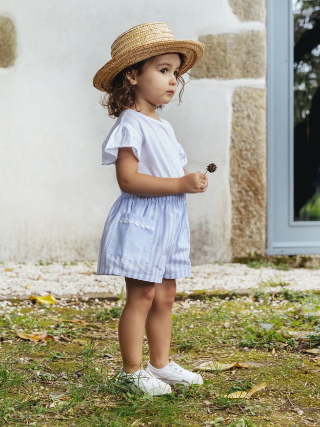T-shirt ruffle sleeves