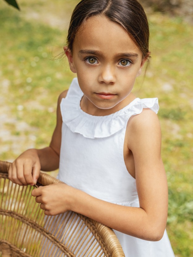 Vestido com alças cruzadas nas costas Vestido com alças cruzadas nas costas