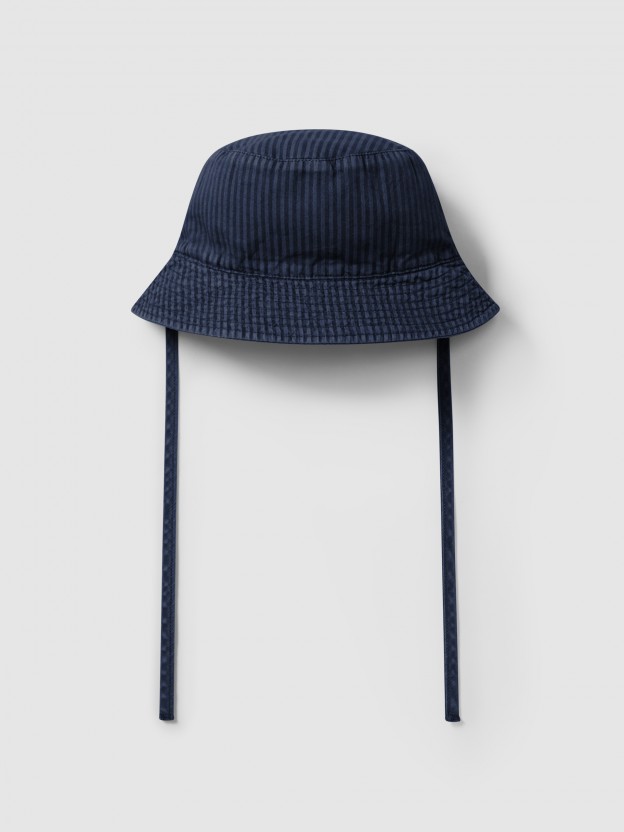 Chap�u revers�vel com fita decorativa