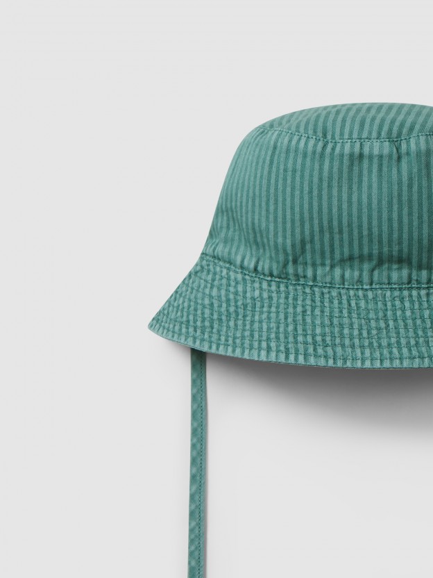 Sombrero reversible con cinta decorativa