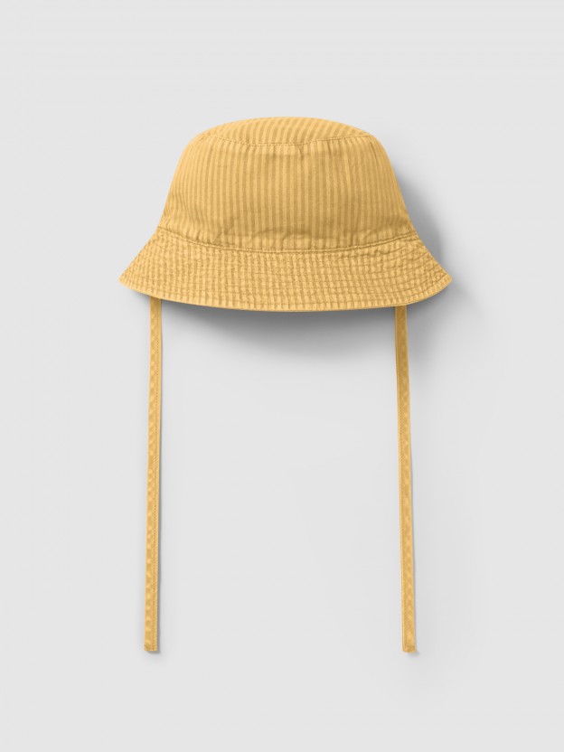 Chap�u revers�vel com fita decorativa
