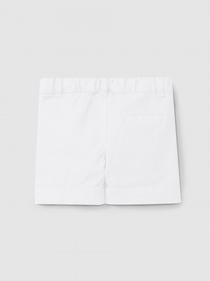 Pantalón corto en lona con tres bolsillos Pantalón corto en lona con tres bolsillos