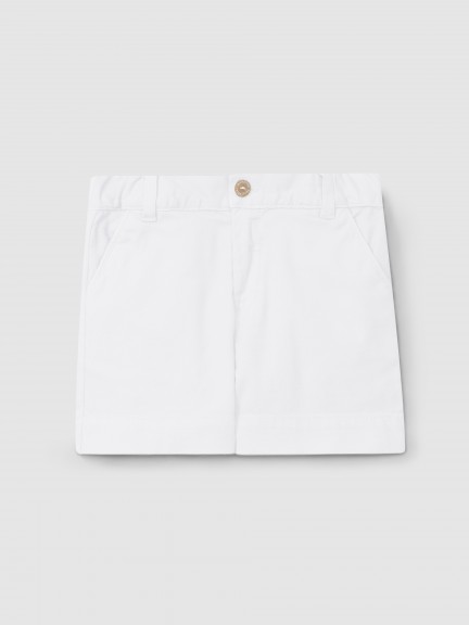 Pantalón corto en lona con tres bolsillos Pantalón corto en lona con tres bolsillos