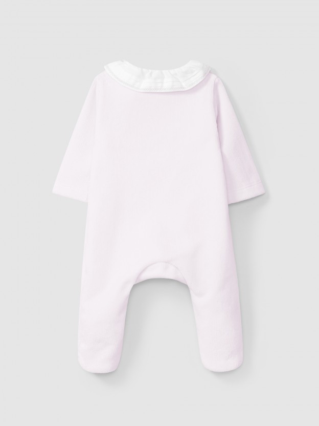 Babygrow velours à col à volant avec broderie Babygrow velours à col à volant avec broderie