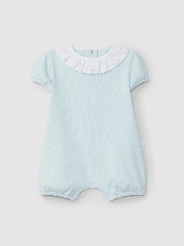 Trajecito cuello volante con flores bordadas