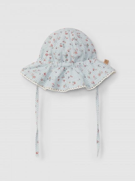 Chapeau � carreaux vichy avec fleurs