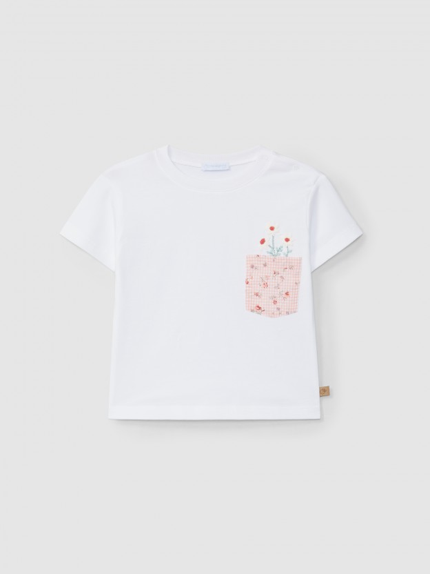 T-shirt avec poches et fleurs brodées T-shirt avec poches et fleurs brodées