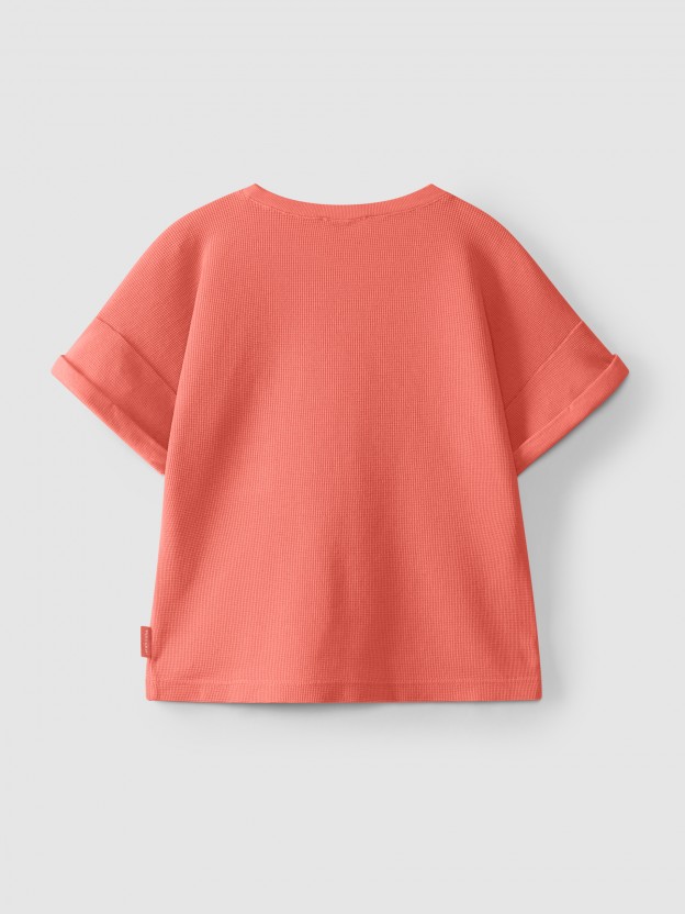 T-shirt em malha waffle com bolso em bordado inglês T-shirt em malha waffle com bolso em bordado inglês