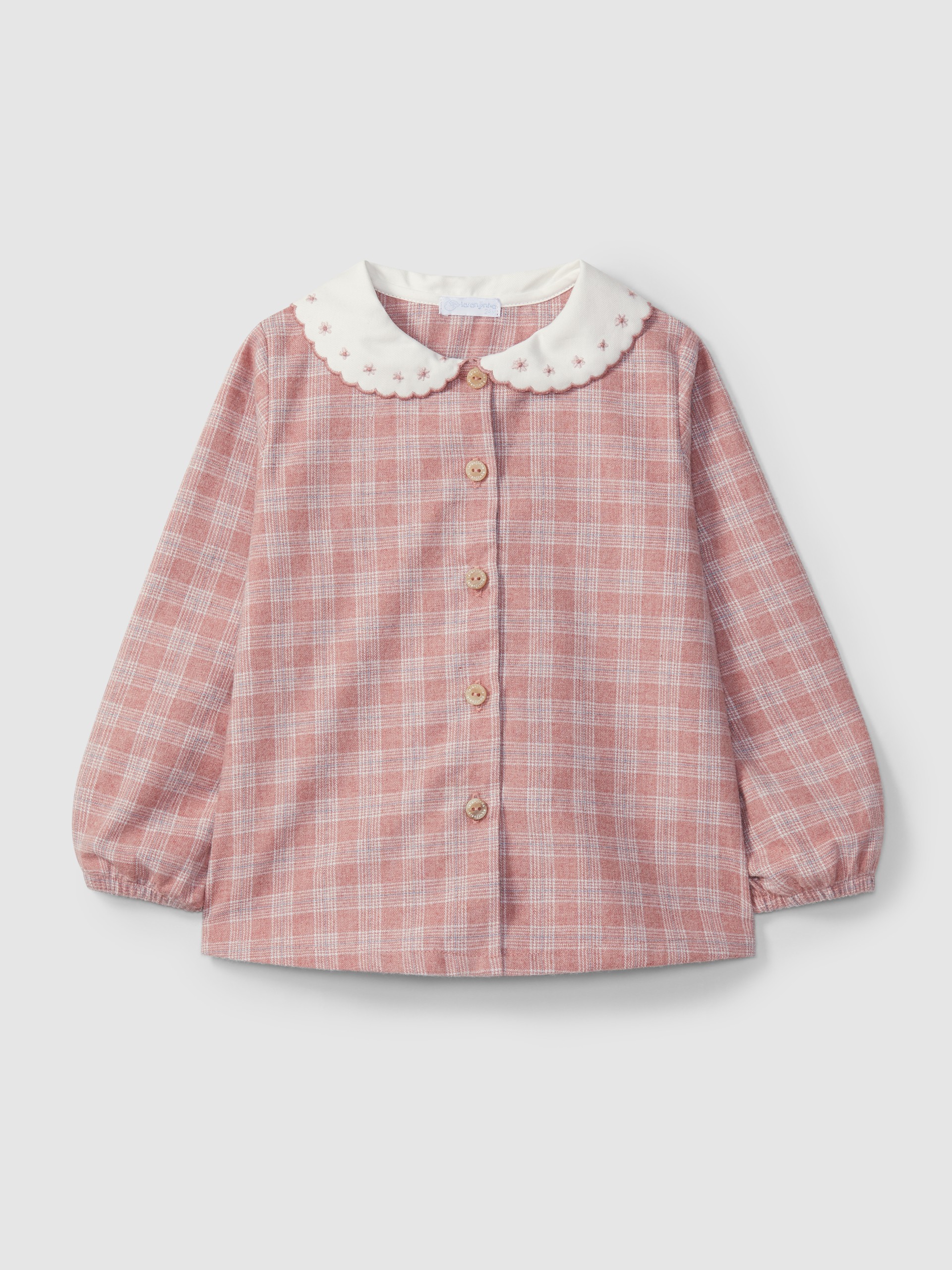 Blusa con cuello bordado