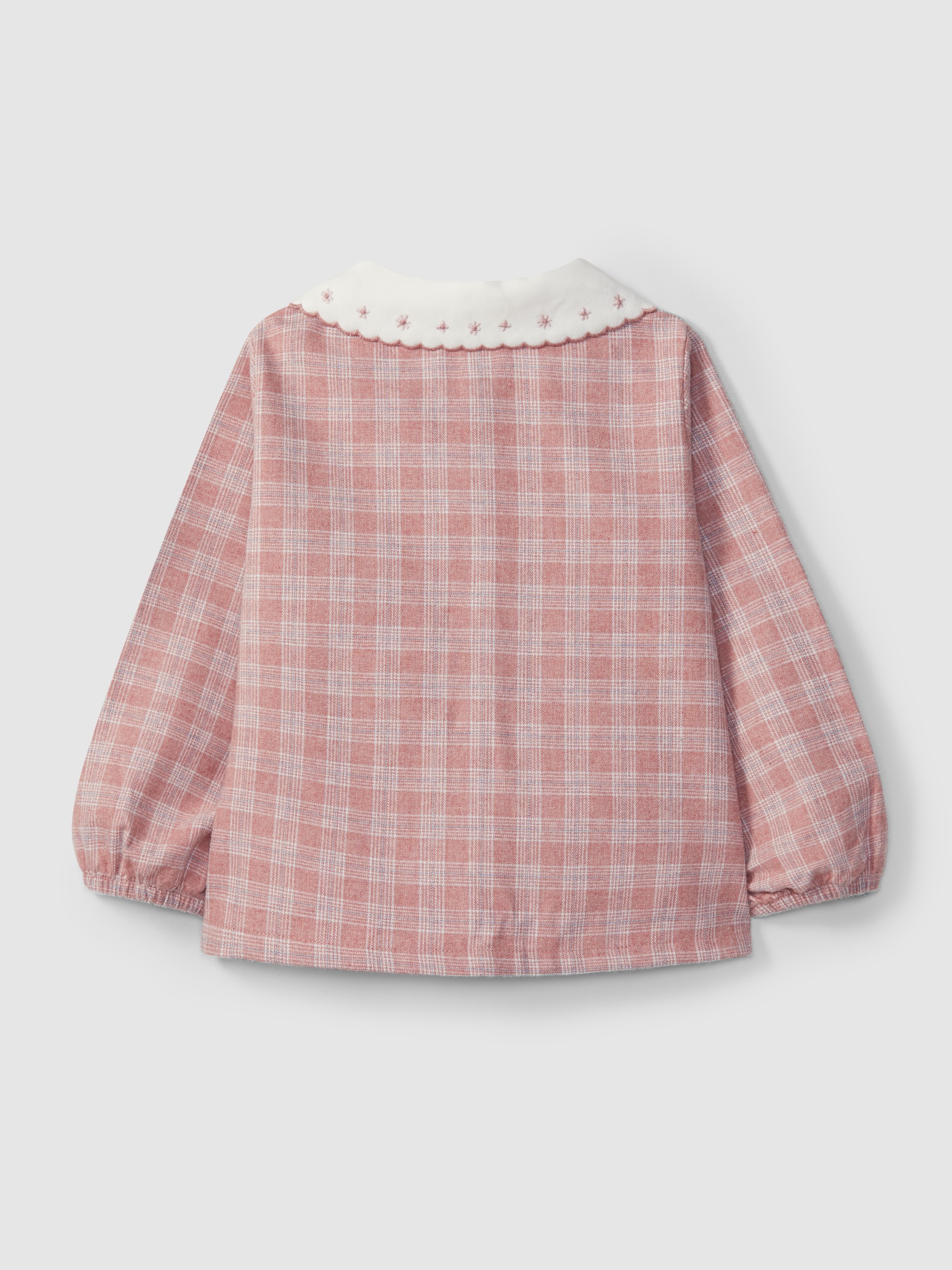 Blusa con cuello bordado