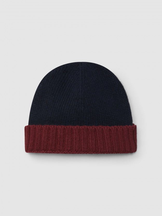Bicolour knitted beanie