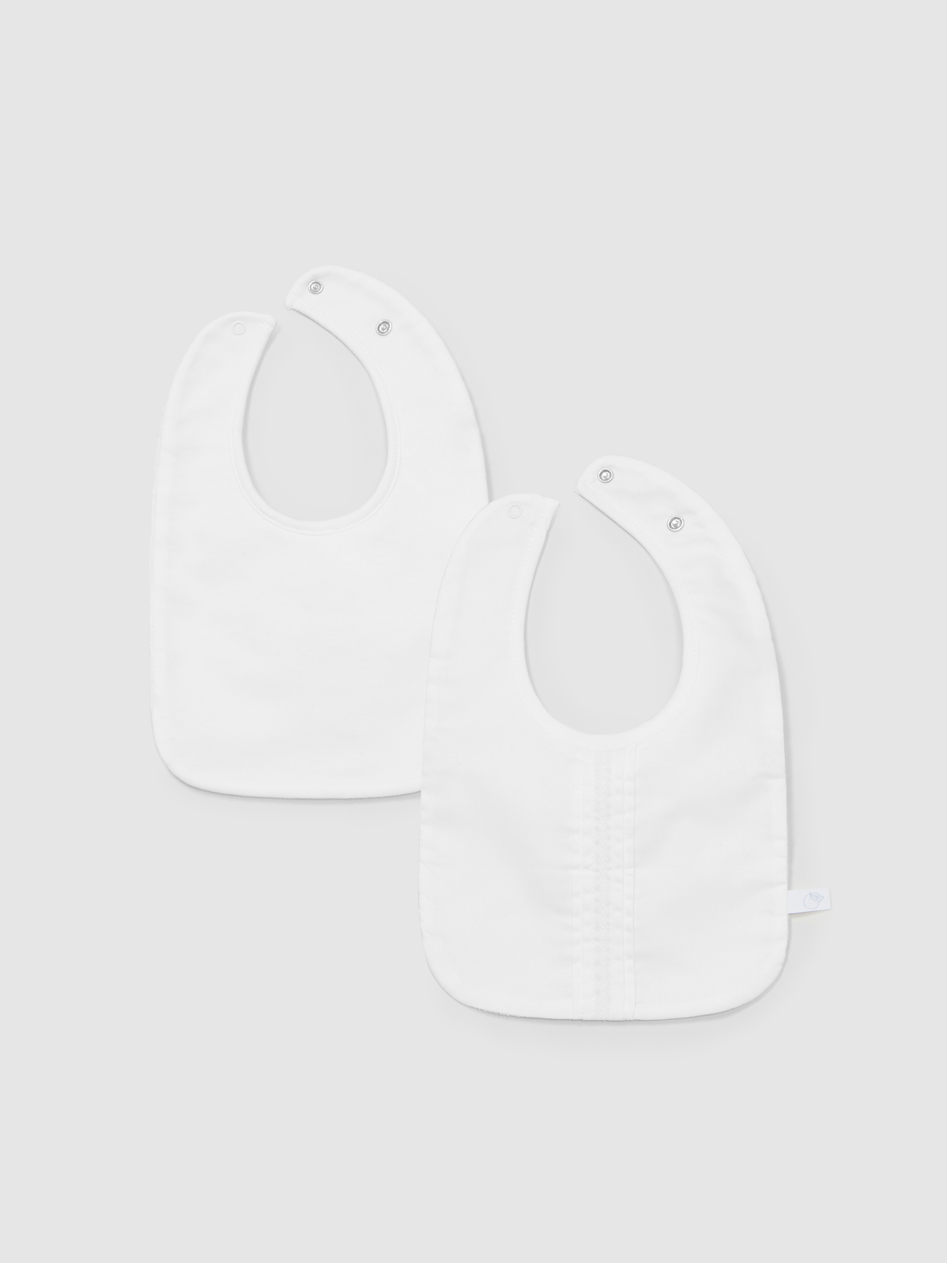 Pack de deux bavoirs détail de plissures avec broderie