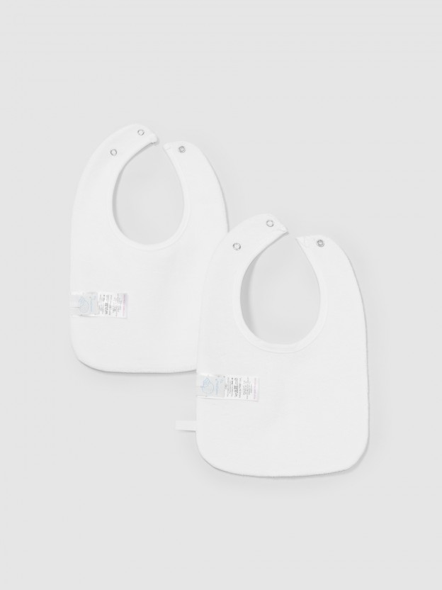 Pack de deux bavoirs détail de plissures avec broderie Pack de deux bavoirs détail de plissures avec broderie