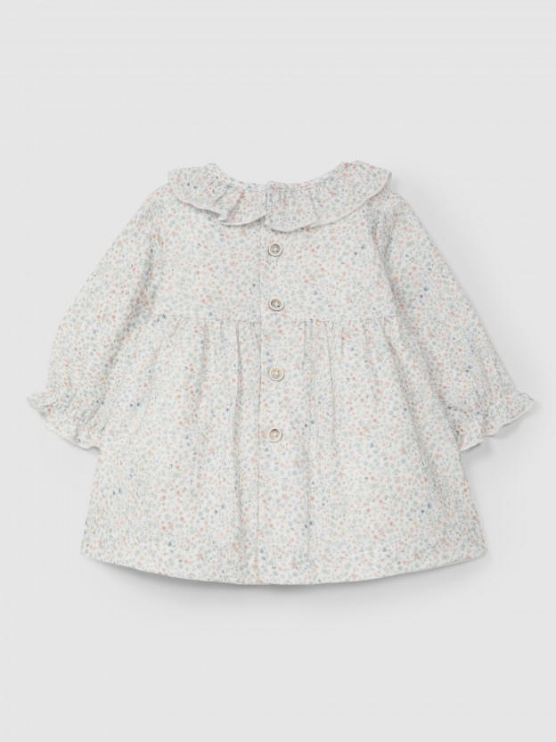 Dress flowers with ruffled collar Dress flowers with ruffled collar