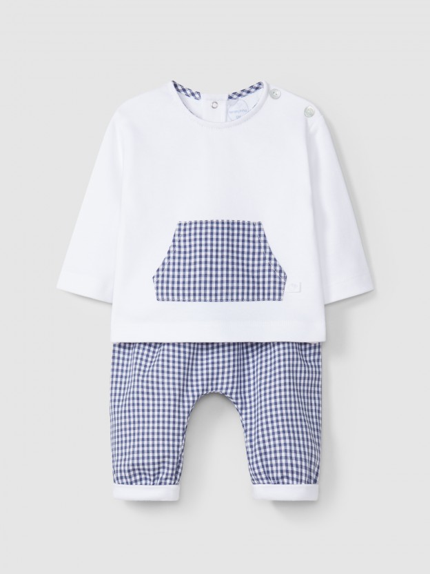 Two-piece printed pants and sweater set Two-piece printed pants and sweater set