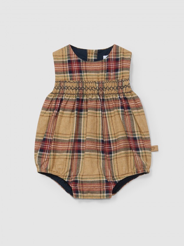 Shortie in organic cotton plaid with smocking Shortie in organic cotton plaid with smocking