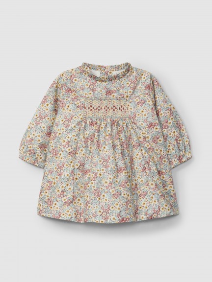 Vestido floral con smocks Vestido floral con smocks