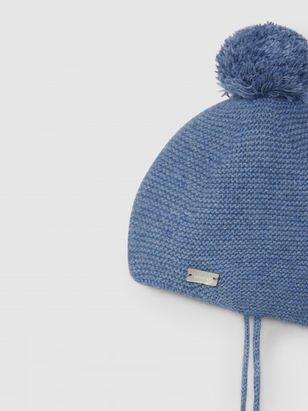 Knitted beanie with pom-pom Knitted beanie with pom-pom