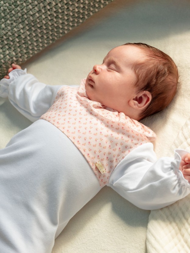 Babygrow gola de folho e flores delicadas Babygrow gola de folho e flores delicadas