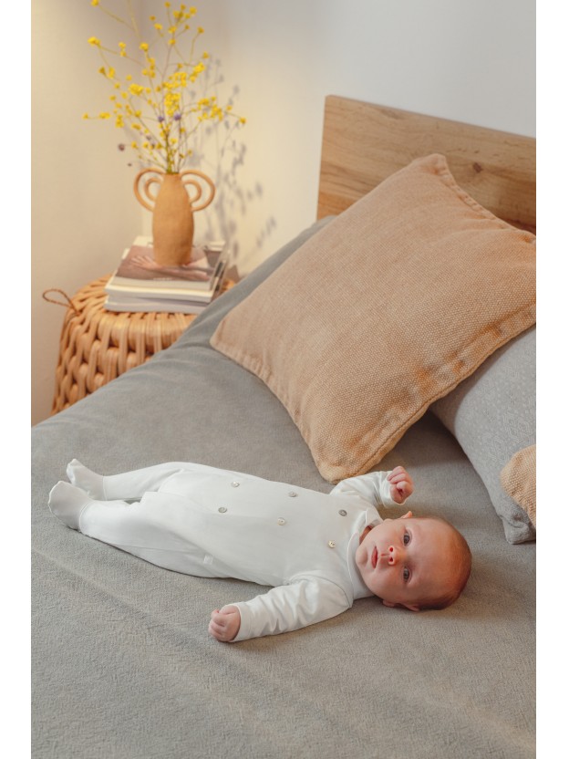 Pelele a rayas en relieve con botones decorativos al frente Pelele a rayas en relieve con botones decorativos al frente
