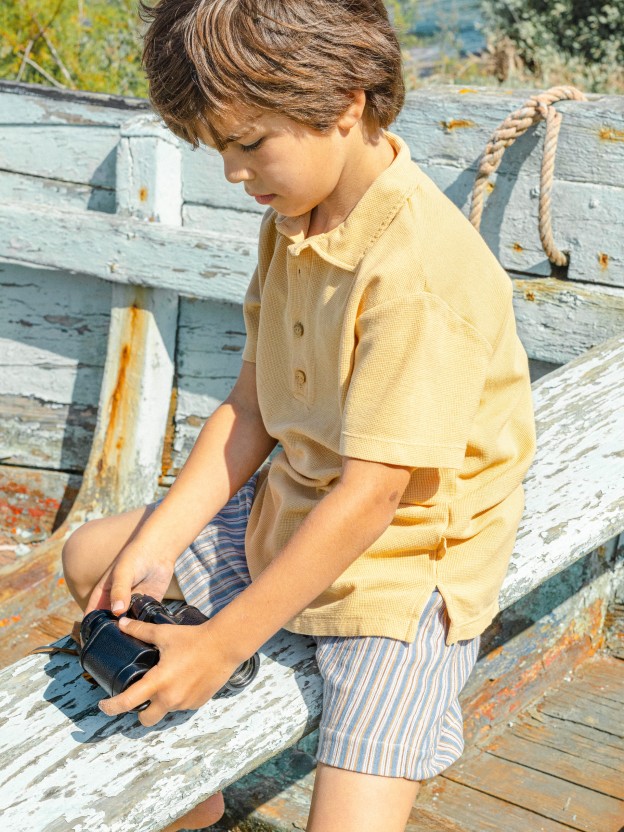 Plain polo shirt in waffle weave Plain polo shirt in waffle weave