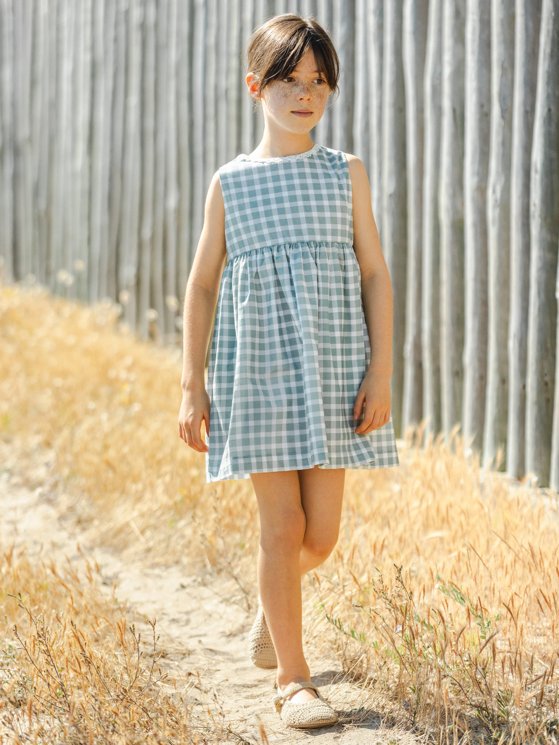 Robe à carreaux avec détails en dentelle