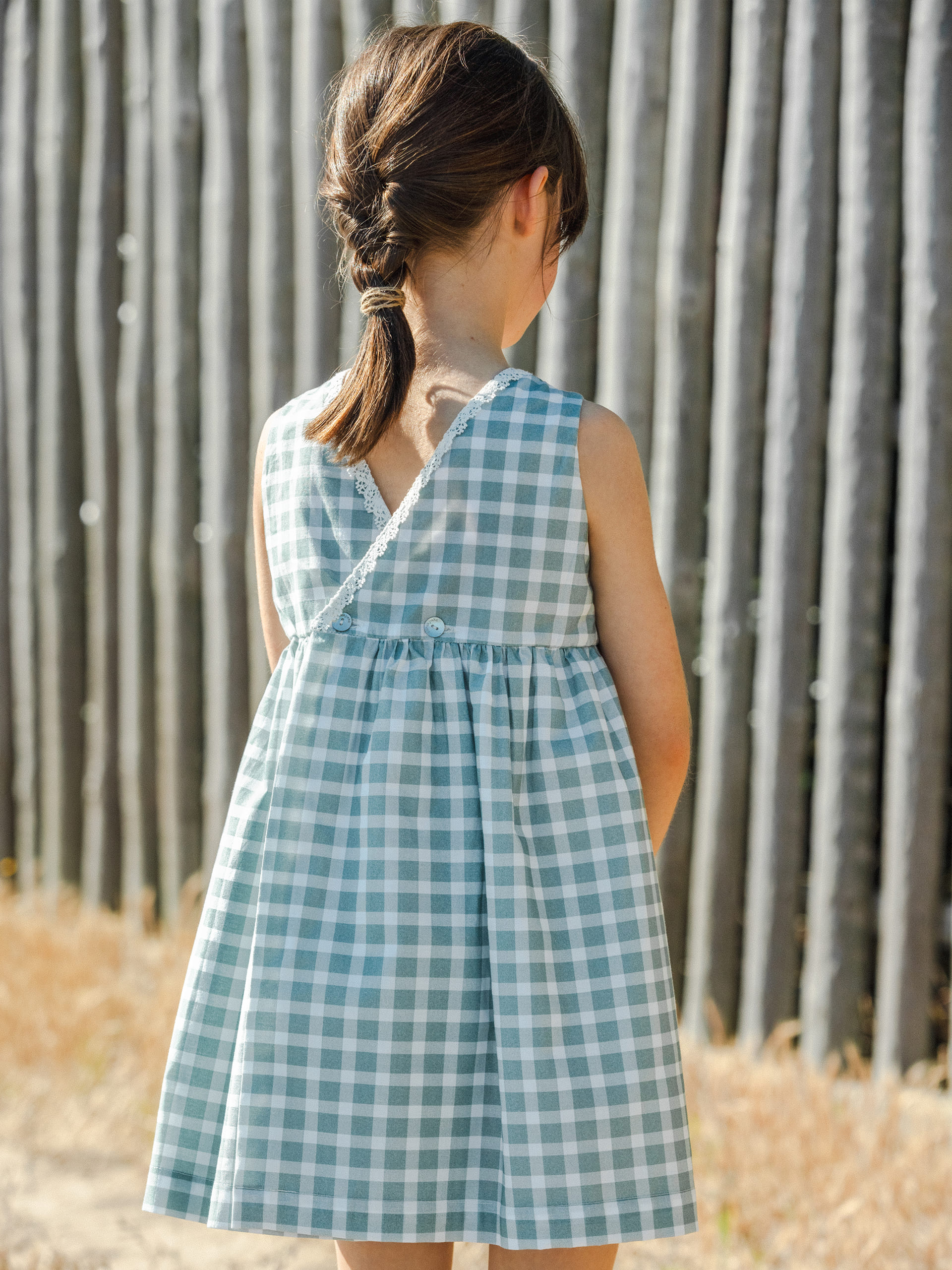 Robe à carreaux avec détails en dentelle