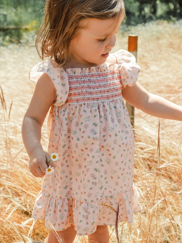 Vestido estampado floral con smocks