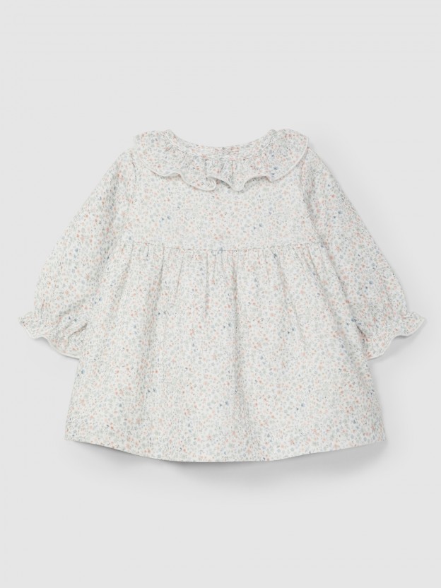 Dress flowers with ruffled collar Dress flowers with ruffled collar