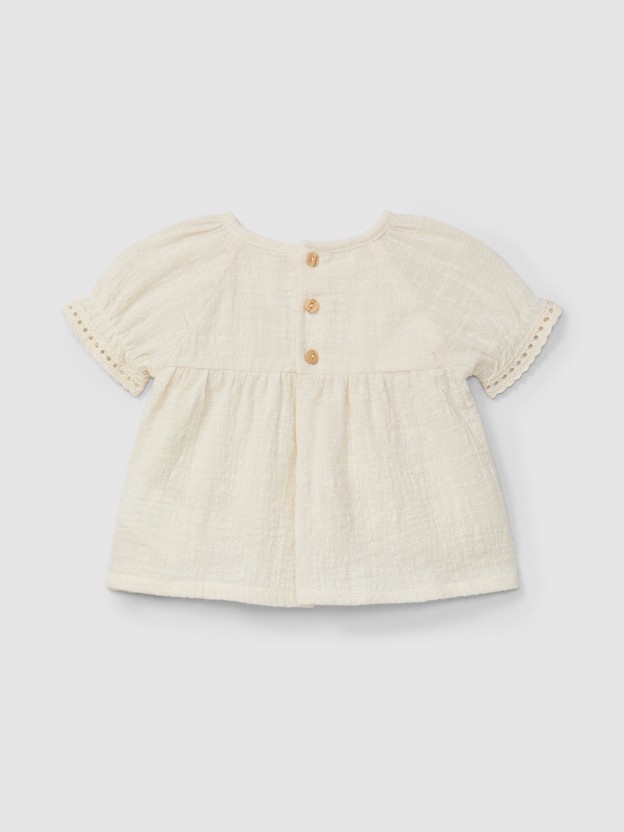 Blouse and shorts set with embroidery and lace details Blouse and shorts set with embroidery and lace details