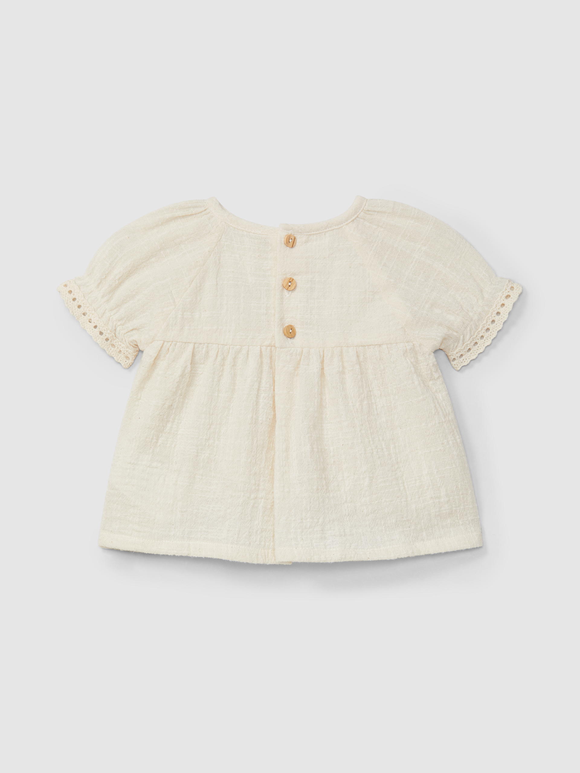 Blouse and shorts set with embroidery and lace details