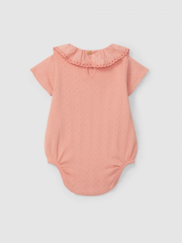 Body Ajour con cuello de volante bordado inglés. Body Ajour con cuello de volante bordado inglés.
